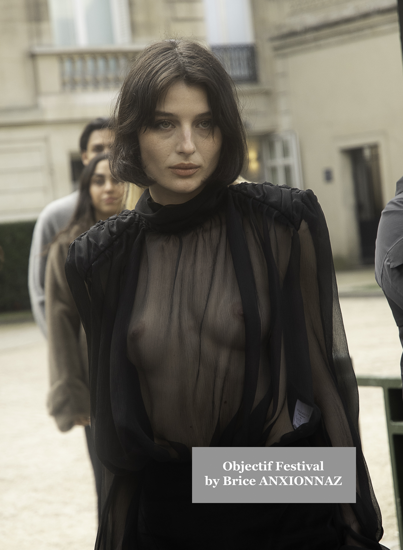 Photo streetstyle de Leonie Hanne -  Streetstyle photos of guest arrivals at the Nina Ricci show lors du défilé Nina Ricci Spring 2025 à Streetstyle-photos-of-guest-arrivals-at-the-Nina-Ricci-show, Paris Fashion Week le 7 March 2025 par Brice ANXIONNAZ (Objectif Festival)